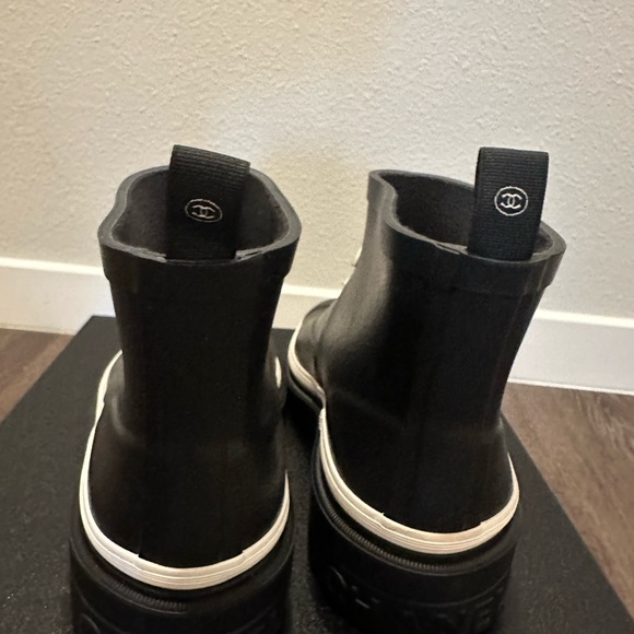 Chanel 2023 Rubber Wellington Caoutchouc CC Logo Top ankle rain boot Authentic - Picture 7 of 8